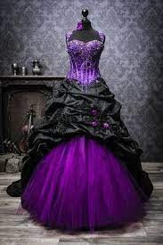 Lila satin schnürung natürlich ballkleid brautkleid. Extravagante Brautmode Schwarze Brautkleider Schwarz Weisse Und Ausgefallene Brautmode Extra Purple Wedding Dress Gothic Wedding Dress Black Wedding Dresses