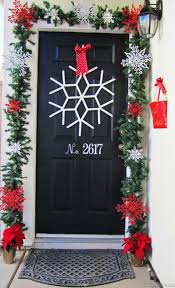 25 beautiful christmas door decorating