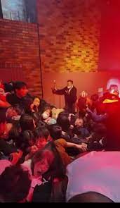 分からない on X: 韓国の梨泰院の事故 人が何重にも折り重なってる…見るだけで心苦しい… #韓国 #ハロウィン #将棋倒し #雑踏事故  t.cokL9iD86x9e  X