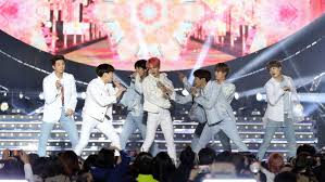 Concert Review Bts Warm Up A Chilly Chicago Night With