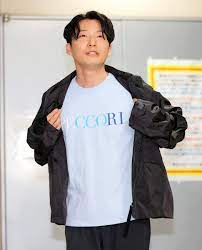 星野源、結婚発表後初の公の場で「ＰＥＣＣＯＲＩ Ｔシャツ」着用にずん・飯尾和樹「ぺっこり深々８８度」 : スポーツ報知