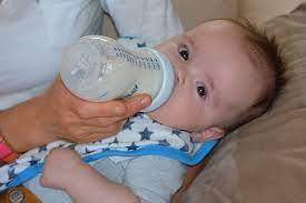 Susu formula mengandung berbagai nutrisi esensial untuk bayi sehingga menjadikannya ideal sebagai pendamping atau pengganti asi saat diperlukan. Susu Formula Untuk Bayi Anda Yang Berusia 0 12 Bulan