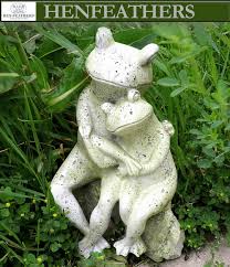 Romantic Frogs Sculpture Garden Decor