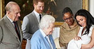 Born 21 april 1926) is queen of the united kingdom and 15 other commonwealth realms. Kralice 2 Elizabeth Torununun Cocuguyla Tanisti Takvim