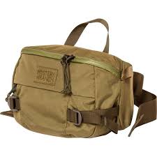 Mystery ranch, our trusted friends and kings of the backpacking world, just released the hip monkey as their solution for the days when you need to be moving, but won't be packing 20 liters worth of gear. Mystery Ranch Hip Monkey Dark Khaki Trueffelschwein