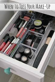 easy ideas for organizing make up and when to get rid of it