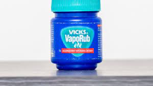 vicks vaporub against toenail fungus