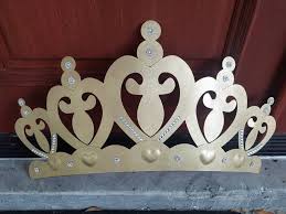 One Metal Gold Glitter Crown Wall Decor