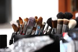 what makes a good makeup artist