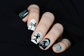 halloween atmosphere on your nails too