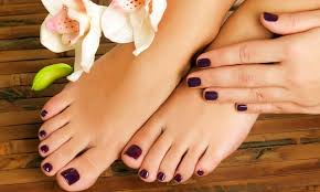 gel manicure or acrylic nails viet
