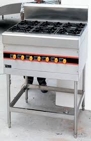 These stoves have eight separate burners that allow cooks to prepare multiple food items simultaneously, which will greatly reduce the amount of prep time. Floor Type 40kw Commercial Gas Cooking Stove 4 8 Burner 900x800x950mm
