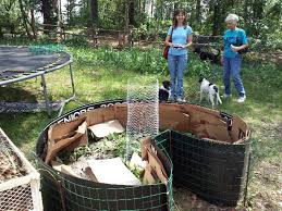 keyhole garden compost basket
