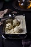 What do you eat with green tea ice cream?