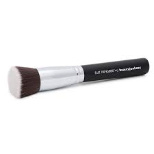 kabuki foundation makeup brush