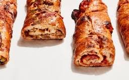Are stromboli and calzones the same thing?