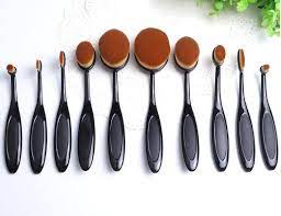 oval makeup brush vs regular brushes