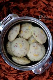 It needs no soaking or grinding of rice to a smooth. Vivika Sweet Raw Rice Idlis Pacharisi Idli South Indian Christmas Recipes Steamed Rice Flour Cake You Too Can Cook