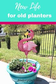spray paint plastic garden planters
