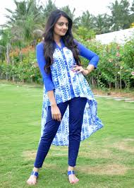 Beauty Galore HD : Nikitha Narayan In Blue Jeans Photoshoot In The Park