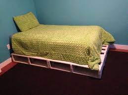 23 inexpensive diy pallet beds you can