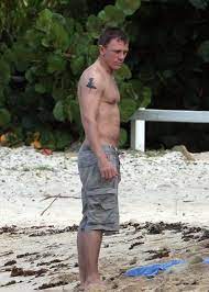 Daniel Craig Body Type One - On Vacation