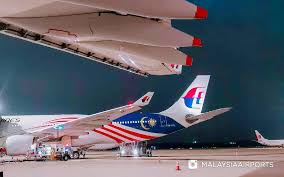 Kapal terbang guest house ⭐ , malaysia, langkawi, kampung perana: Pesawat Malaysia Airlines Dihiasi Jalur Gemilang Terbangkan Vaksin Covid 19