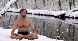 La fascinante historia del hombre que aguanta horas bajo aguas heladas