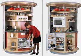 Истинско изпитание за една домакиня е да успее да си осигури нужния комфорт в малка кухня и да намери място за всички кухненски уреди и принадлежности. Svejo Net Umni Idei Za Malka Kuhnya