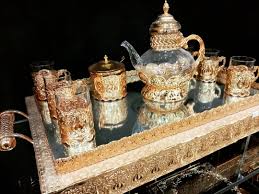 مراسم تقديم الشاي أو حفل الشاي هو شكل من أشكال الطقوس المصاحبة لصنع الشاي (茶cha) يمارسه الصينيون والكوريون واليابانيون في شرق آسيا. Ø·Ø§Ù‚Ù… ØªÙ‚Ø¯ÙŠÙ… Ø§Ù„Ø´Ø§ÙŠ Ø§Ù„Ø°Ù‡Ø¨ÙŠ ÙˆØ§Ù„ÙØ¶ÙŠ Special Home Libya Facebook