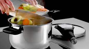 जानिए कुकर में खाना पकाने से फायदा होता है या नुकसान | Know whether cooking  food in pressure cooker is good or not ?