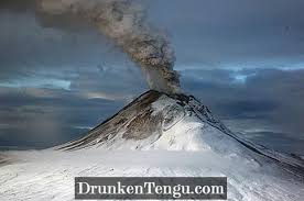 تركيب الصهارة وكمية الغازات المحتجزة فيها يحددان شدة الثوران البركاني الناتج