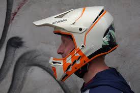 Review The 661 Reset Helmet Is A Totally Tropical Full Face