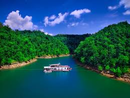 Houseboat rental on dale hollow lake at sunset marina offers three convenient sizes of houseboats from which to choose. Houseboats Safe Harbor Rentalssafe Harbor Rentals