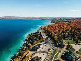 8 Up North Fall Color Tour Stops from Petoskey to Gaylord