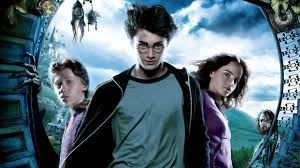 Porém um grande perigo ronda a escola: Assistir Harry Potter E O Prisioneiro De Azkaban Online Dublado 2004