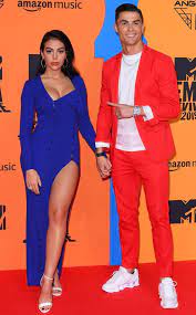 Georgina has now spanish nationality and got a lot of fame and news attractions after binding in a relationship with the portuguese star football player. Cristiano Ronaldo And Girlfriend Look Electrifying At 2019 Mtv Emas E Online Ca