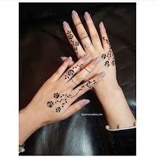 The henna is on the back of the hand and ends on the middle finger. 20 Simple Mehndi Design Ideas To Save For Weddings And Other Occasions Bridal Mehendi And Makeup Wedding Blog