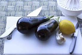 Terong ungu atau dikenal dengan nama ilmiah solanum melongena merupakan salah satu jenis tanaman yang dimanfaatkan. 3 Inspirasi Resep Terong Ungu Sehat