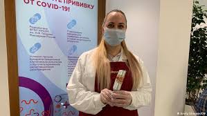 Russia: Free mass coronavirus vaccinations and an ice pop to boot | Europe  | News and current affairs from around the continent | DW | 11.02.2021
