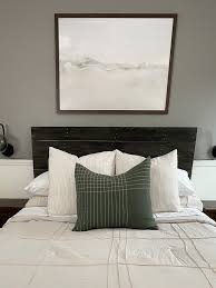 How To Arrange Throw Pillows On A Bed