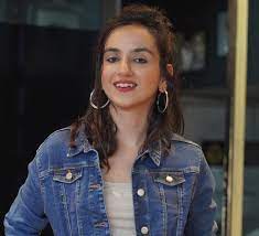 Ishpreet Dang Biography, Height, Weight, Age, Instagram, Boyfriend, Family,  Affairs, Salary, Net Worth, Photos, Facts & More - Primes World
