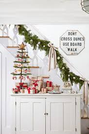 Replacing an old stair banister is important because it is more than just a decoration, it is also an important safety feature. 21 Best Staircase Christmas Decorations Holiday Decor For The Banister