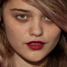 sky ferreira makeup red lipstick