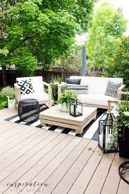 how to decorate for easy outdoor living