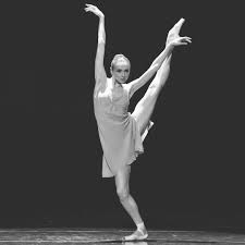 Musical FARM - "PILLOLE DI..." una ballerina straordinaria...conosciamo: Svetlana Jur'evna Zacharova (10 giugno 1979) è una ballerina russa di danza classica, prima ballerina assoluta del Teatro Bol'šoj di Mosca. A dieci anni