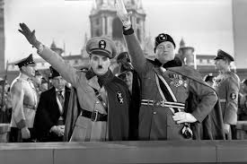 Il grande dittatore (the great dictator) è un film statunitense del 1940 scritto, diretto, musicato, prodotto e interpretato da charlie chaplin. Il Grande Dittatore La Risata Di Charlie Chaplin Contro Gli Orrori Del Nazifascismo Movieplayer It