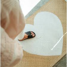 woven seagr white heart mat 2 5 x4