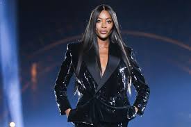 The supermodel, 50, revealed that she. Usia 49 Tahun Naomi Campbell Memukau Di Catwalk Saint Laurent