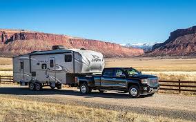 Getting stuck or stranded with a truck that isn't working has happened to a lot of us. How To Choose The Best Truck For Towing A 5th Wheel